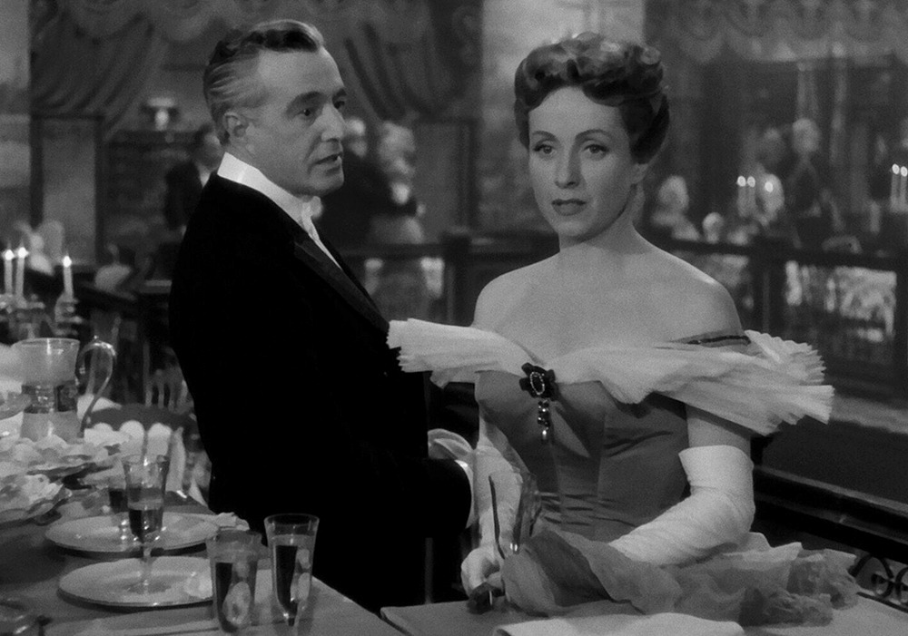 Danielle Darrieux y Vittorio De Sica. (Madame de... Franco London Films, Indus-Rizzoli, Rizzoli Film. 1953.)