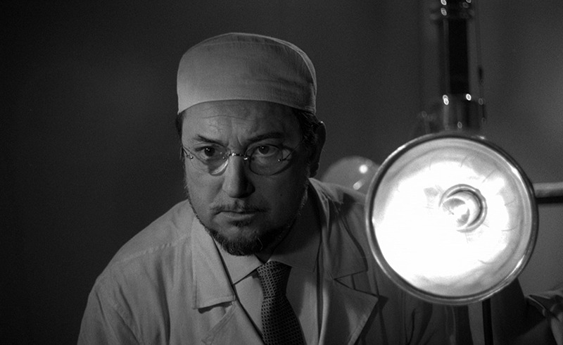 Pierre Brasseur. (Los ojos sin rostro. Champs-Élysées Productions, Lux Film. 1960.)