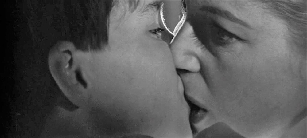 Deborah Kerr y Martin Stephens . (The innocents. 20th Century Fox. 1961.)
